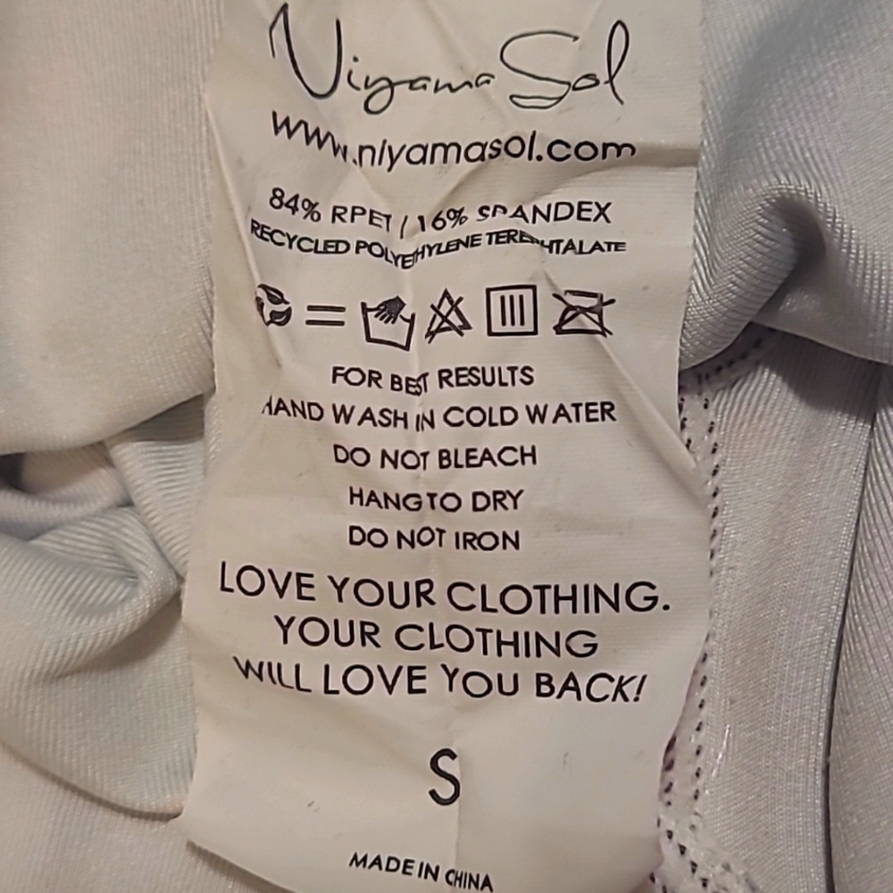 Niyama Sol barefoot leggings. Size small with tag on pants to show brand.